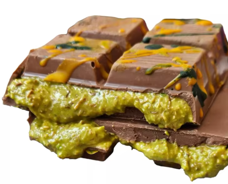 Viral Dubai Kunafa Pistachio Chocolate, Milk Chocolate bar Filled with Pistachio Cream